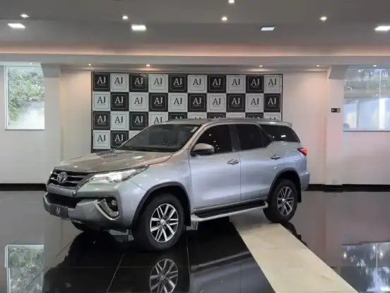 TOYOTA-HILUX SW4-2.8 SRX 4X4 16V TURBO INTERCOOLER DIESEL 4P AUTOMÁTICO TOYOTA-HILUX SW4-2019