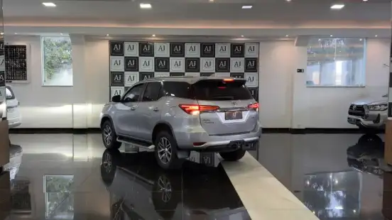 TOYOTA-HILUX SW4-2019