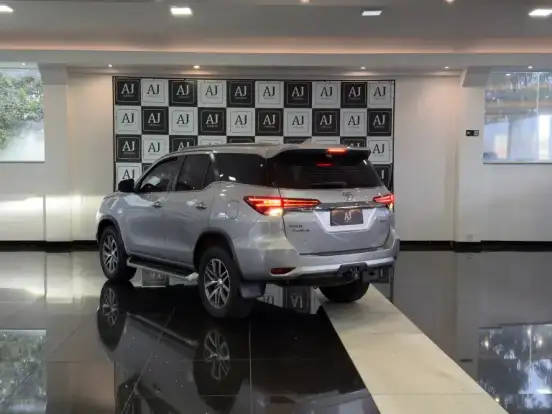 TOYOTA-HILUX SW4-2.8 SRX 4X4 16V TURBO INTERCOOLER DIESEL 4P AUTOMÁTICO TOYOTA-HILUX SW4-2019