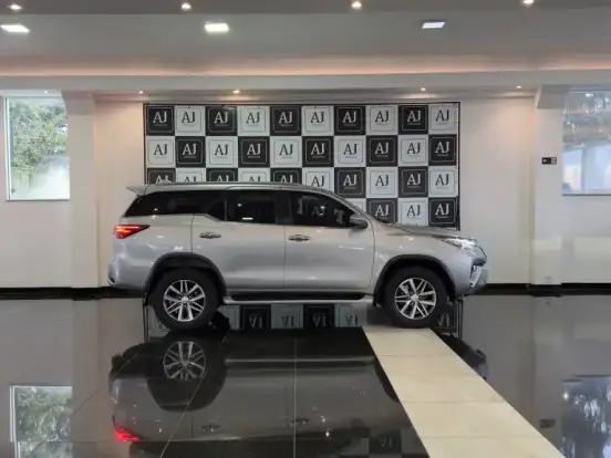 TOYOTA-HILUX SW4-2.8 SRX 4X4 16V TURBO INTERCOOLER DIESEL 4P AUTOMÁTICO TOYOTA-HILUX SW4-2019