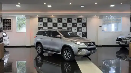 TOYOTA-HILUX SW4-2019