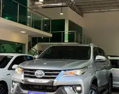 TOYOTA HILUX SW4 2.8 SRX 4X4 7 LUGARES 16V TURBO INTERCOOLER DIESEL 4P AUTOMÁTICO TOYOTA HILUX SW4 2.8 SRX 4X4 7 LUGARES 16V TURBO INTERCOOLER DIESEL 4P AUTOMÁTICO