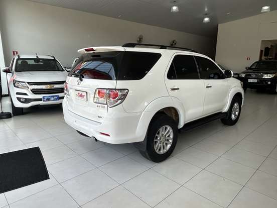 TOYOTA-HILUX SW4-2.7 SR 4X2 16V FLEX 4P AUTOMÁTICO TOYOTA-HILUX SW4-2013