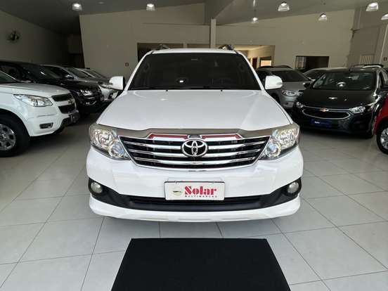 TOYOTA-HILUX SW4-2.7 SR 4X2 16V FLEX 4P AUTOMÁTICO TOYOTA-HILUX SW4-2013