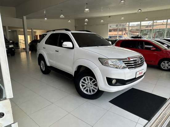 TOYOTA-HILUX SW4-2.7 SR 4X2 16V FLEX 4P AUTOMÁTICO TOYOTA-HILUX SW4-2013