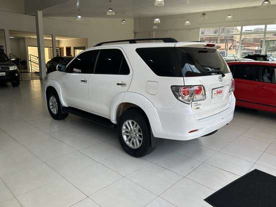TOYOTA-HILUX SW4-2.7 SR 4X2 16V FLEX 4P AUTOMÁTICO TOYOTA-HILUX SW4-2013