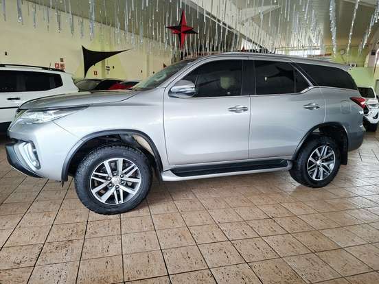 TOYOTA-HILUX SW4-2.7 SRV 7 LUGARES 4X2 16V FLEX 4P AUTOMÁTICO TOYOTA-HILUX SW4-2019