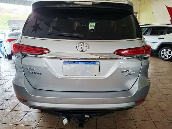 TOYOTA-HILUX SW4-2.7 SRV 7 LUGARES 4X2 16V FLEX 4P AUTOMÁTICO TOYOTA-HILUX SW4-2019