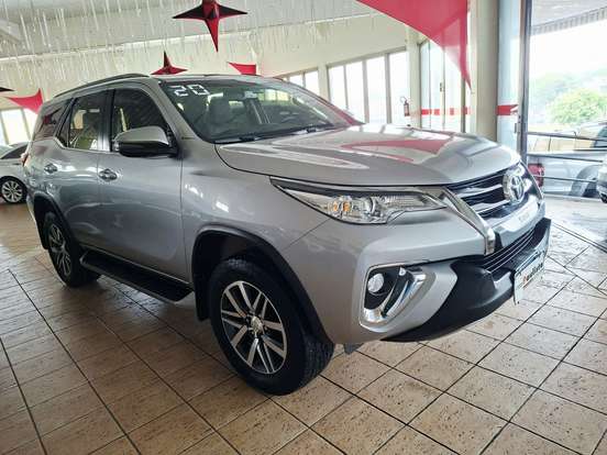 TOYOTA-HILUX SW4-2.7 SRV 7 LUGARES 4X2 16V FLEX 4P AUTOMÁTICO TOYOTA-HILUX SW4-2019