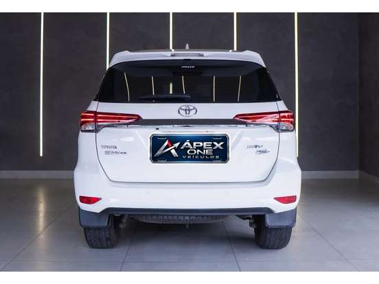 TOYOTA-HILUX SW4-2018