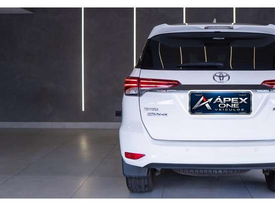 TOYOTA-HILUX SW4-2.7 SRV 7 LUGARES 4X2 16V FLEX 4P AUTOMÁTICO TOYOTA-HILUX SW4-2018