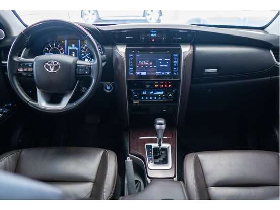 TOYOTA-HILUX SW4-2018