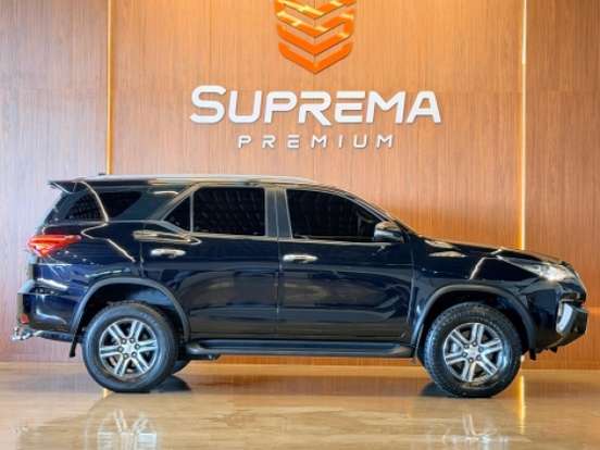 TOYOTA-HILUX SW4-2.7 SRV 7 LUGARES 4X2 16V FLEX 4P AUTOMÁTICO TOYOTA-HILUX SW4-2020