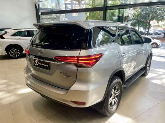 TOYOTA-HILUX SW4-2.7 SRV 7 LUGARES 4X2 16V FLEX 4P AUTOMÁTICO TOYOTA-HILUX SW4-2018