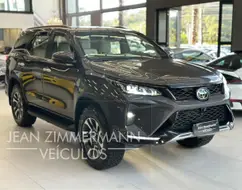 TOYOTA HILUX SW4 2.8 D-4D TURBO DIESEL DIAMOND 7L 4X4 AUTOMÁTICO TOYOTA HILUX SW4 2.8 D-4D TURBO DIESEL DIAMOND 7L 4X4 AUTOMÁTICO