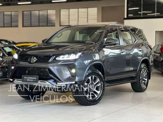 TOYOTA-HILUX SW4-2.8 D-4D TURBO DIESEL DIAMOND 7L 4X4 AUTOMÁTICO TOYOTA-HILUX SW4-2023