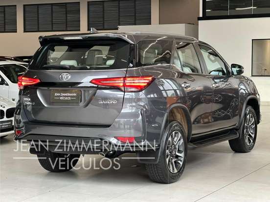 TOYOTA-HILUX SW4-2022