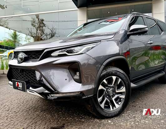 TOYOTA-HILUX SW4-2024