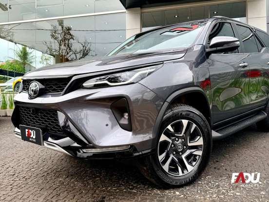 TOYOTA-HILUX SW4-2.8 D-4D TURBO DIESEL DIAMOND 7L 4X4 AUTOMÁTICO TOYOTA-HILUX SW4-2024