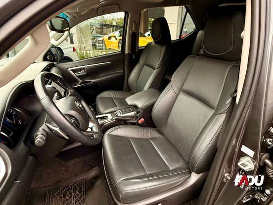 TOYOTA-HILUX SW4-2.8 D-4D TURBO DIESEL DIAMOND 7L 4X4 AUTOMÁTICO TOYOTA-HILUX SW4-2024