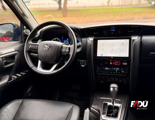 TOYOTA-HILUX SW4-2024