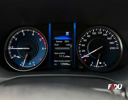 TOYOTA-HILUX SW4-2024