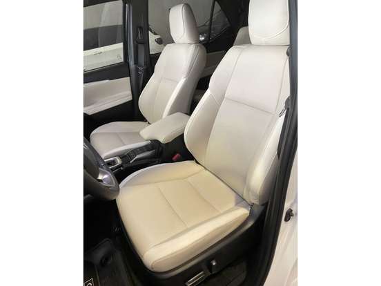TOYOTA-HILUX SW4-2024