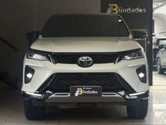 TOYOTA-HILUX SW4-2022