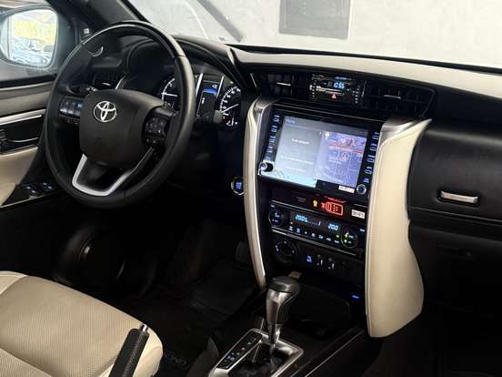TOYOTA-HILUX SW4-2022