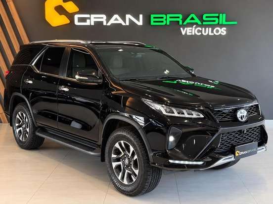 TOYOTA-HILUX SW4-2024