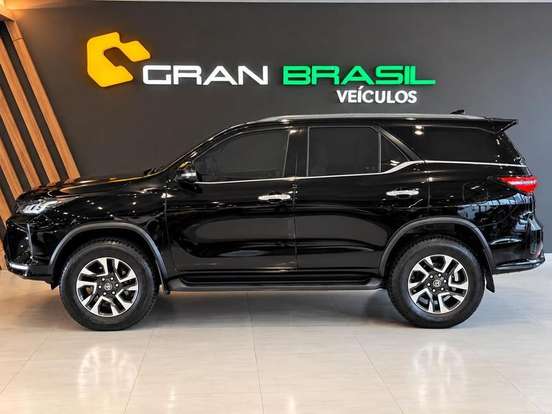 TOYOTA-HILUX SW4-2.8 D-4D TURBO DIESEL DIAMOND 7L 4X4 AUTOMÁTICO TOYOTA-HILUX SW4-2024