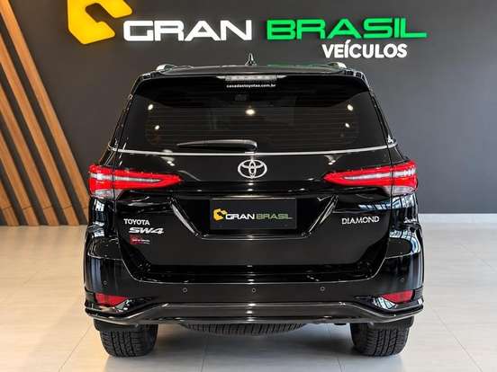 TOYOTA-HILUX SW4-2.8 D-4D TURBO DIESEL DIAMOND 7L 4X4 AUTOMÁTICO TOYOTA-HILUX SW4-2024