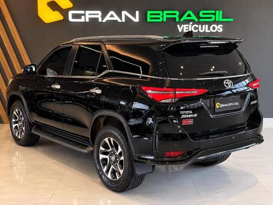 TOYOTA-HILUX SW4-2.8 D-4D TURBO DIESEL DIAMOND 7L 4X4 AUTOMÁTICO TOYOTA-HILUX SW4-2024