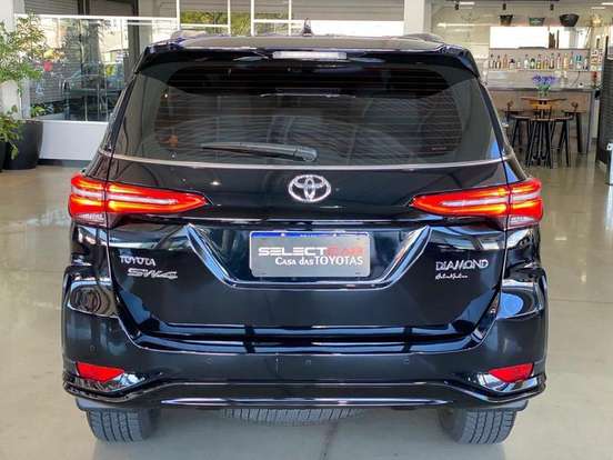 TOYOTA-HILUX SW4-2.8 D-4D TURBO DIESEL DIAMOND 7L 4X4 AUTOMÁTICO TOYOTA-HILUX SW4-2024