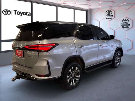 TOYOTA-HILUX SW4-2.8 D-4D TURBO DIESEL DIAMOND 7L 4X4 AUTOMÁTICO TOYOTA-HILUX SW4-2021