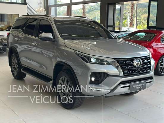 TOYOTA-HILUX SW4-2.8 D-4D TURBO DIESEL SRX 4X4 AUTOMÁTICO TOYOTA-HILUX SW4-2022
