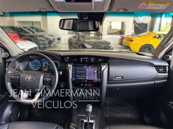 TOYOTA-HILUX SW4-2.8 D-4D TURBO DIESEL SRX 4X4 AUTOMÁTICO TOYOTA-HILUX SW4-2022