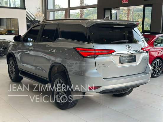 TOYOTA-HILUX SW4-2.8 D-4D TURBO DIESEL SRX 4X4 AUTOMÁTICO TOYOTA-HILUX SW4-2022
