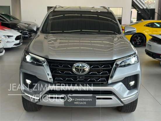 TOYOTA-HILUX SW4-2022