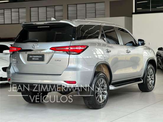 TOYOTA-HILUX SW4-2.8 D-4D TURBO DIESEL SRX 4X4 AUTOMÁTICO TOYOTA-HILUX SW4-2022