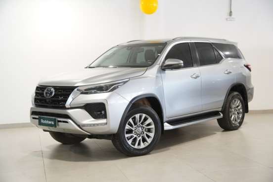 TOYOTA-HILUX SW4-2023