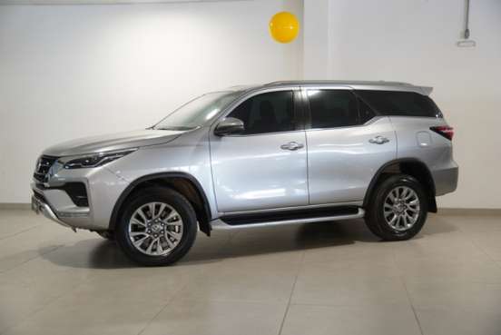 TOYOTA-HILUX SW4-2023