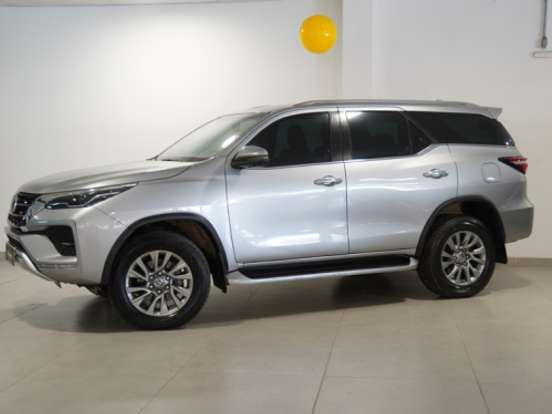 TOYOTA-HILUX SW4-2.8 D-4D TURBO DIESEL SRX 4X4 AUTOMÁTICO TOYOTA-HILUX SW4-2023