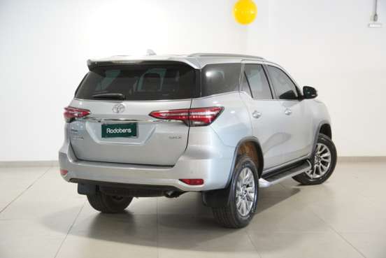 TOYOTA-HILUX SW4-2.8 D-4D TURBO DIESEL SRX 4X4 AUTOMÁTICO TOYOTA-HILUX SW4-2023
