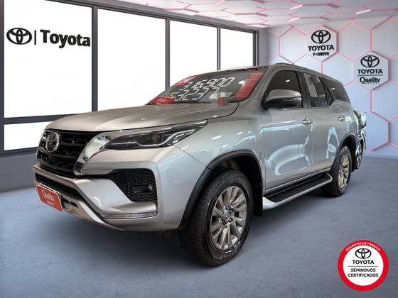 TOYOTA HILUX SW4 2.8 D-4D TURBO DIESEL SRX 4X4 AUTOMÁTICO