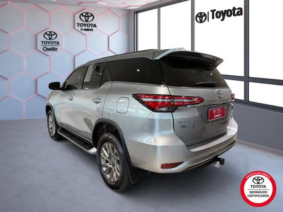 TOYOTA-HILUX SW4-2.8 D-4D TURBO DIESEL SRX 4X4 AUTOMÁTICO TOYOTA-HILUX SW4-2023