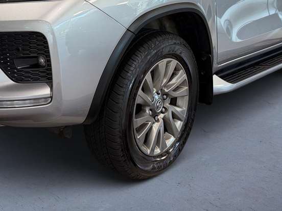 TOYOTA-HILUX SW4-2.8 D-4D TURBO DIESEL SRX 4X4 AUTOMÁTICO TOYOTA-HILUX SW4-2023