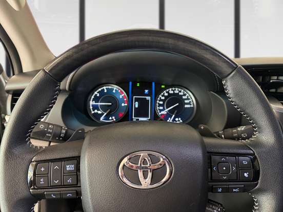 TOYOTA-HILUX SW4-2.8 D-4D TURBO DIESEL SRX 4X4 AUTOMÁTICO TOYOTA-HILUX SW4-2023