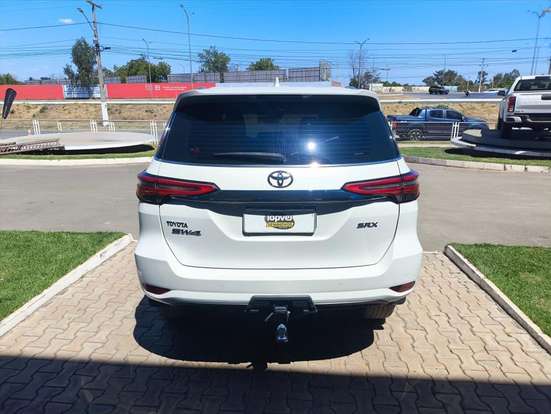 TOYOTA-HILUX SW4-2.8 D-4D TURBO DIESEL SRX 4X4 AUTOMÁTICO TOYOTA-HILUX SW4-2022