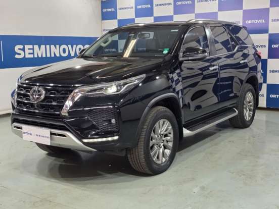 TOYOTA-HILUX SW4-2.8 D-4D TURBO DIESEL SRX 7L 4X4 AUTOMÁTICO TOYOTA-HILUX SW4-2023